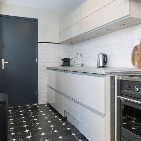 Petite Room With Wifi, Ac, And Shared Kitchen Tilbourg Extérieur photo