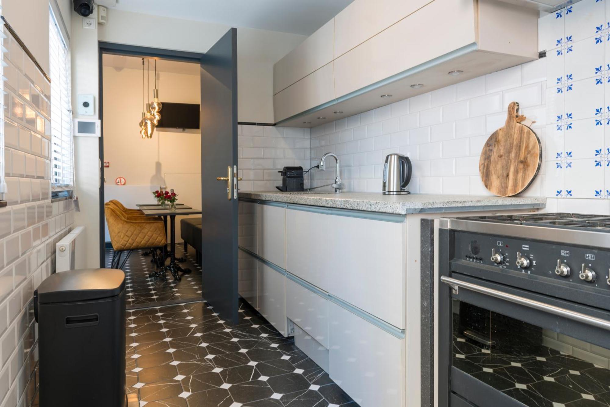Petite Room With Wifi, Ac, And Shared Kitchen Tilbourg Extérieur photo