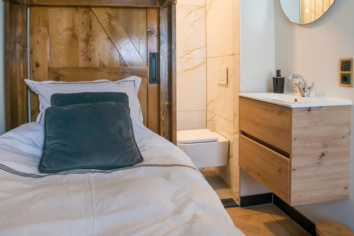 Petite Room With Wifi, Ac, And Shared Kitchen Tilbourg Extérieur photo
