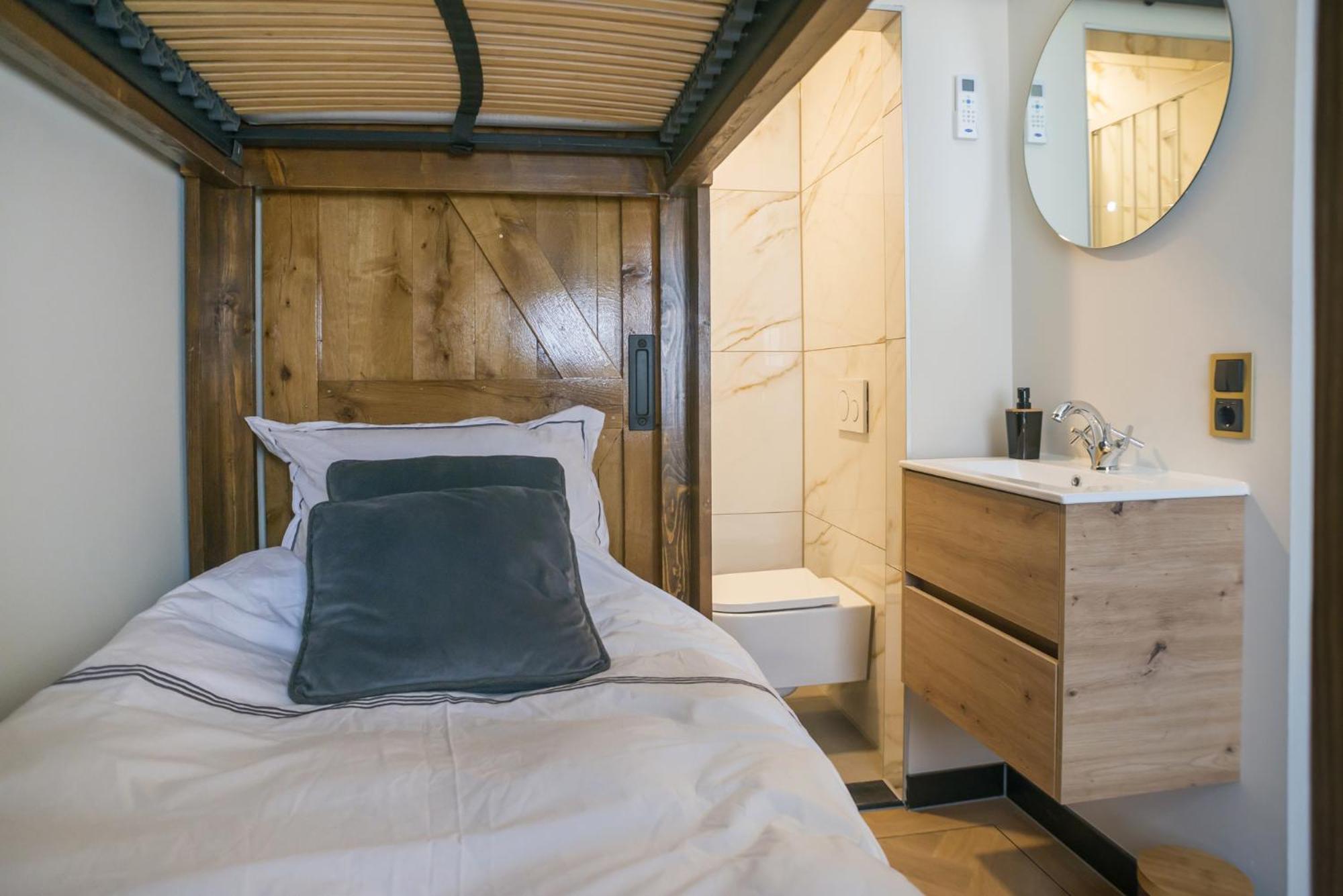 Petite Room With Wifi, Ac, And Shared Kitchen Tilbourg Extérieur photo