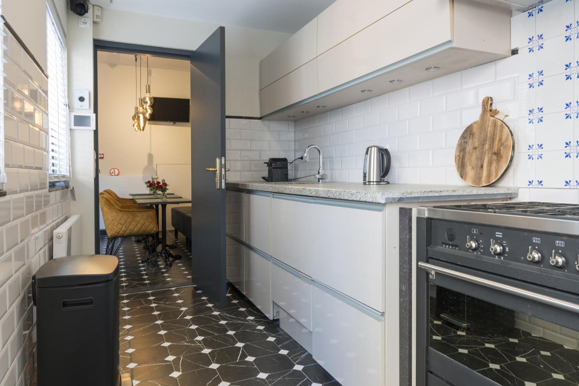 Petite Room With Wifi, Ac, And Shared Kitchen Tilbourg Extérieur photo