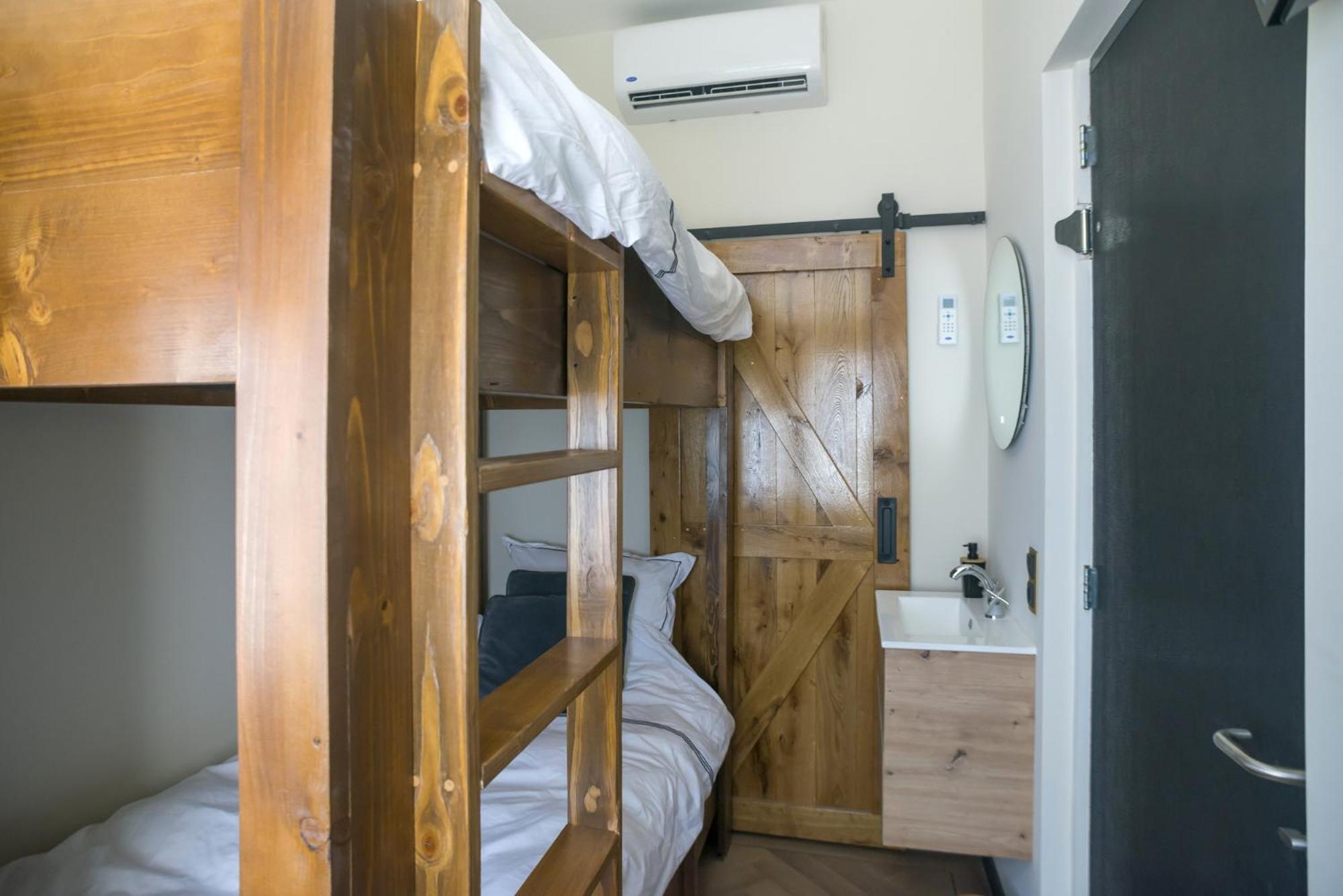 Petite Room With Wifi, Ac, And Shared Kitchen Tilbourg Extérieur photo